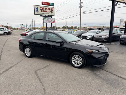 Used 2025 Toyota Camry LE image 5