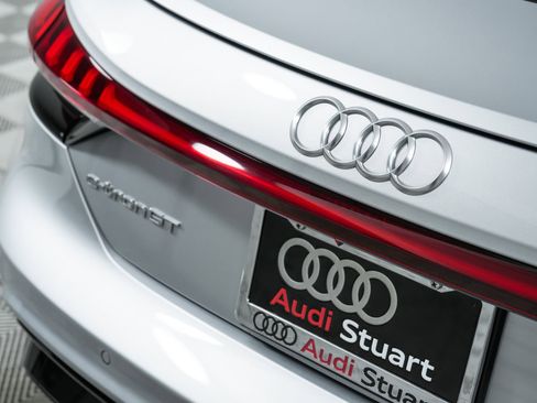 Used 2022 Audi e-tron GT Prestige image 16