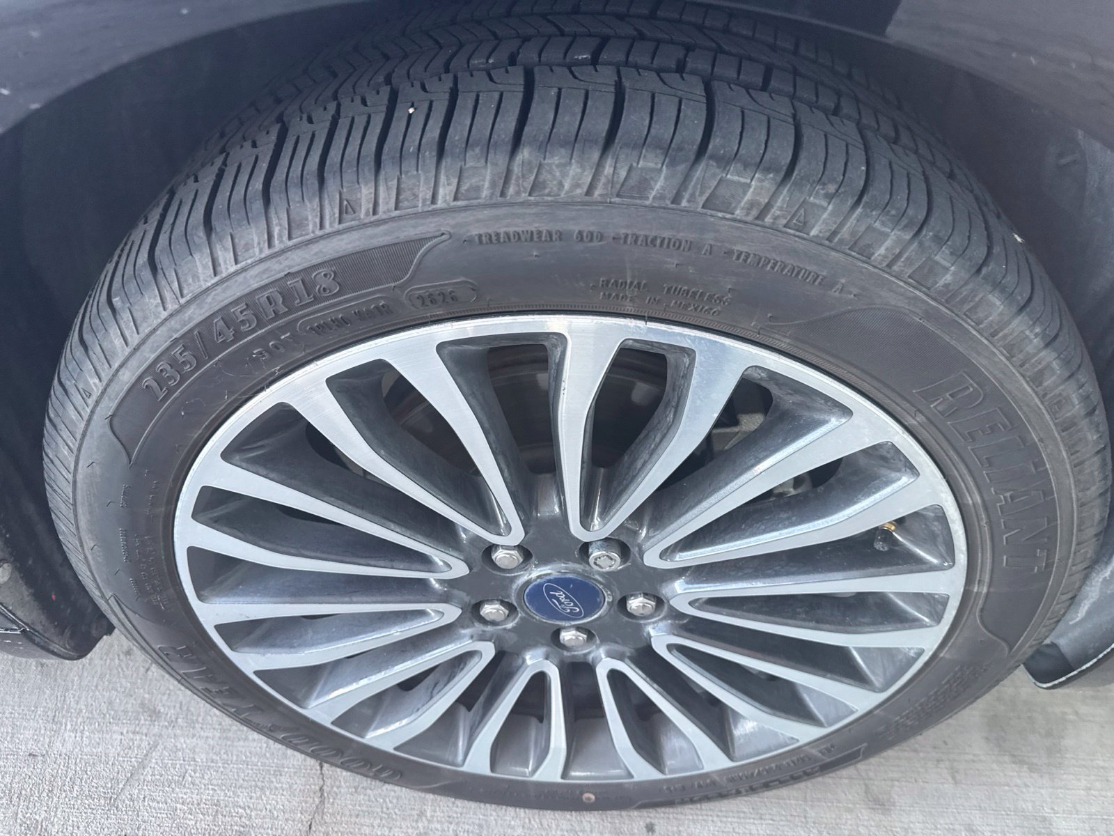 Used 2018 Ford Fusion SE w/ Fusion SE Technology Package FWD image 27