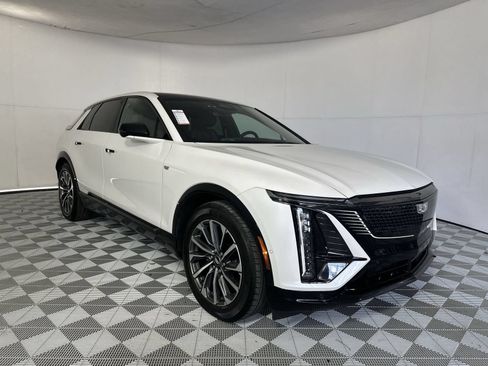 Used 2024 Cadillac Lyriq Sport RWD image 2