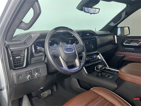 Used 2025 GMC Sierra 1500 Denali Ultimate image 10