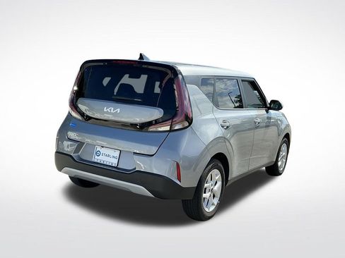 Used 2025 Kia Soul LX w/ LX Technology Package FWD image 9