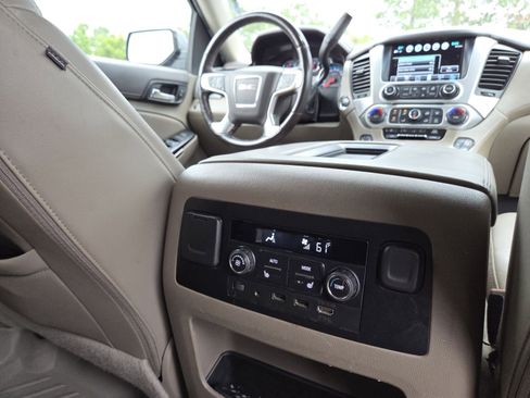 Used 2020 GMC Yukon XL SLT w/ Premium Edition RWD image 26