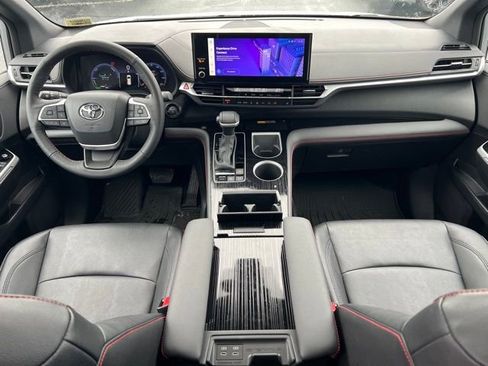 Used 2025 Toyota Sienna XSE image 15