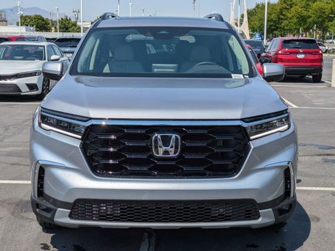 New 2025 Honda Pilot Touring image 10