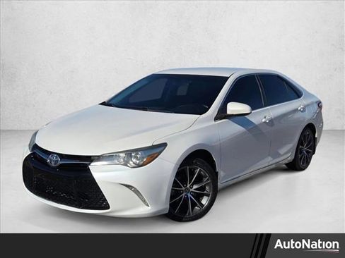 Used 2016 Toyota Camry XSE image 1