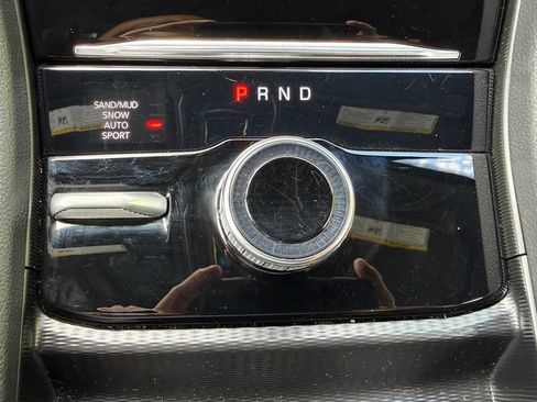 Used 2025 Jeep Grand Cherokee Limited w/ Luxury Tech Group II image 32