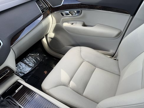 Used 2017 Volvo XC90 T6 Momentum w/ Vision Package image 17