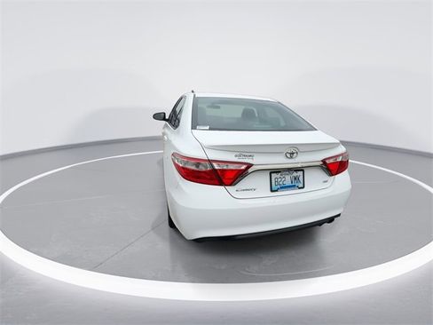 Used 2016 Toyota Camry SE image 7
