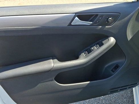 Used 2016 Volkswagen Jetta Sport FWD image 15