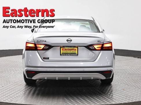 Used 2022 Nissan Altima 2.5 SV FWD image 6