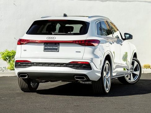 Certified 2025 Audi Q5 Premium Plus w/ Premium Plus AWD/4WD image 6