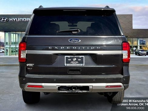 Used 2024 Ford Expedition XLT image 4