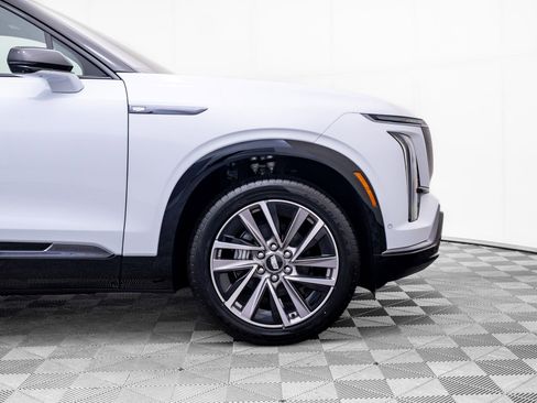 New 2026 Cadillac Vistiq Luxury w/ LPO, Floor Liner Package AWD/4WD image 33