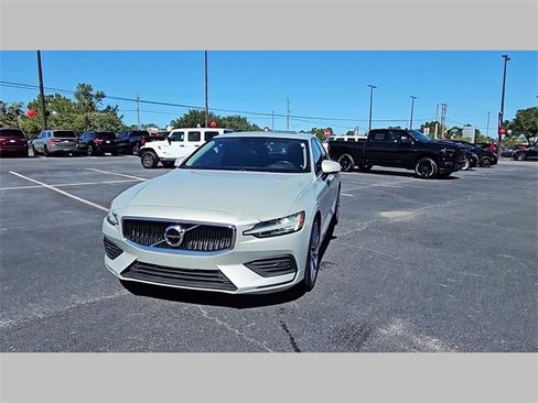 Used 2020 Volvo S60 T5 Momentum image 20