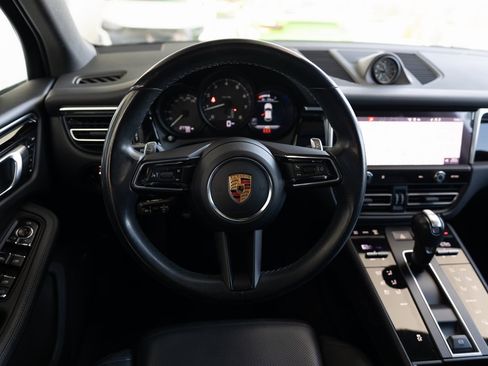 Certified 2023 Porsche Macan image 20