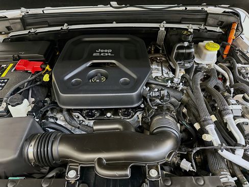 Used 2022 Jeep Wrangler Sahara image 34