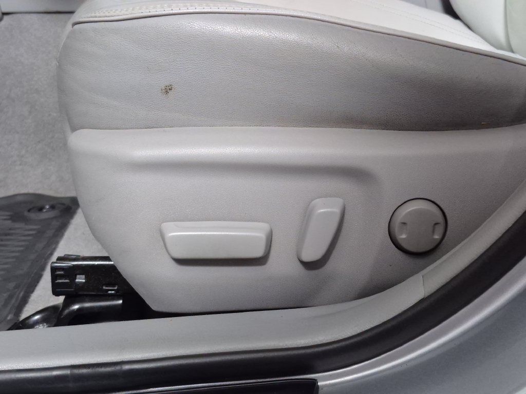 Used 2015 Toyota Camry XLE w/ Moonroof Package FWD image 17