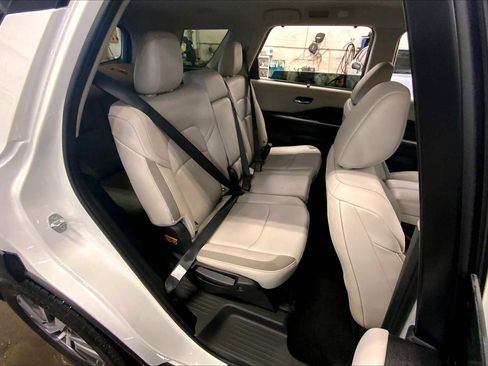 Used 2022 Nissan Pathfinder SL w/ SL Black Package image 36