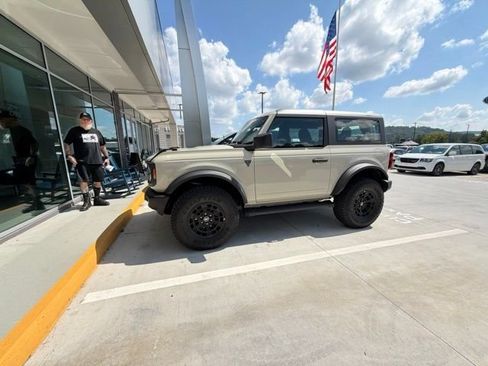 Used 2026 Ford Bronco 2-Door w/ Sasquatch Package AWD/4WD image 3
