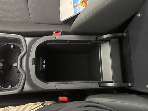 Used 2025 Toyota RAV4 XLE image 33