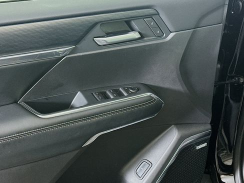 Used 2025 GMC Acadia Elevation image 15