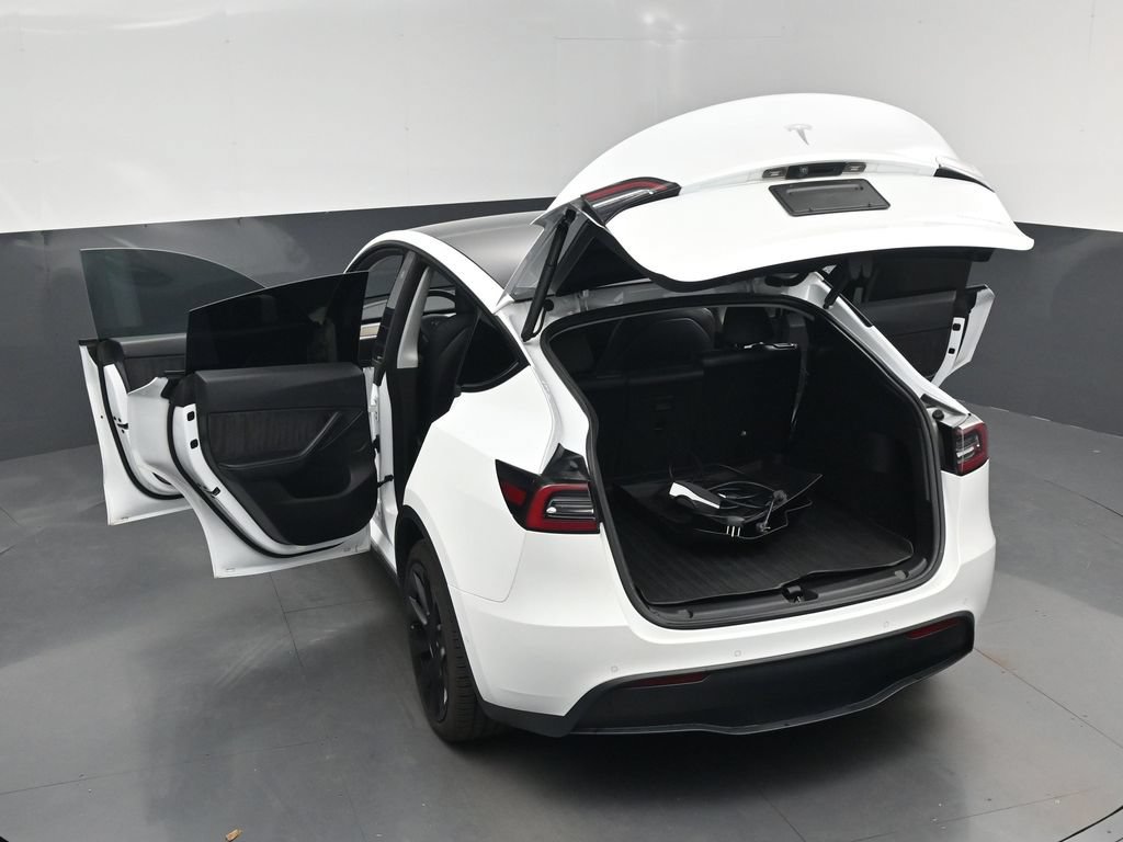Used 2022 Tesla Model Y Long Range AWD/4WD image 30