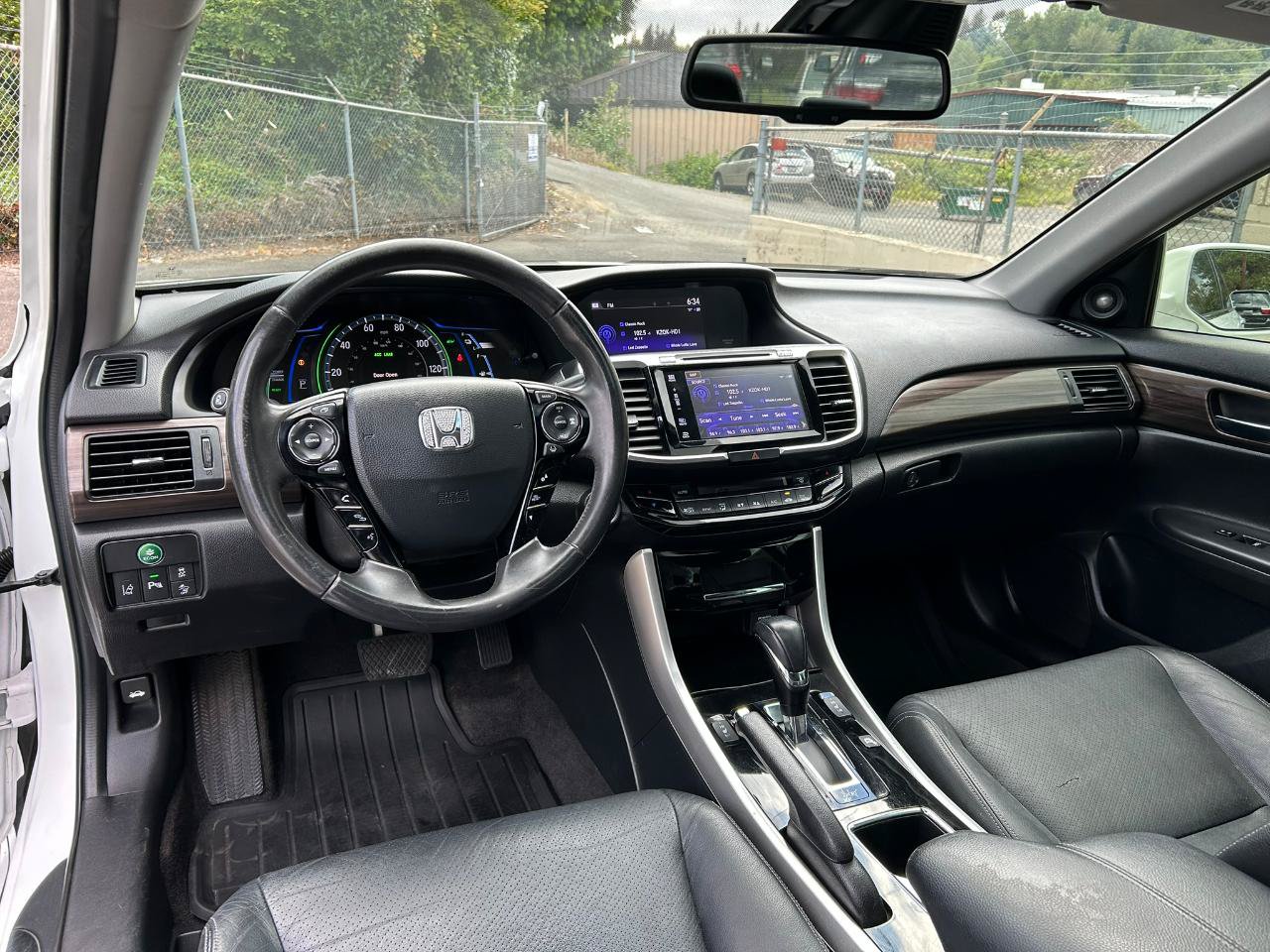 Used 2017 Honda Accord Touring image 14