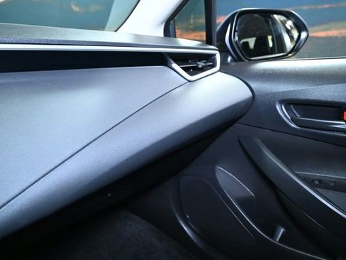 Used 2025 Toyota Corolla LE w/ LE Premium Package image 31