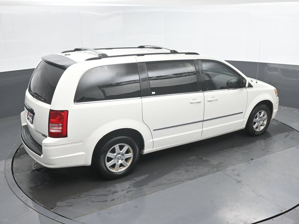 Used 2010 Chrysler Town & Country Touring FWD image 27