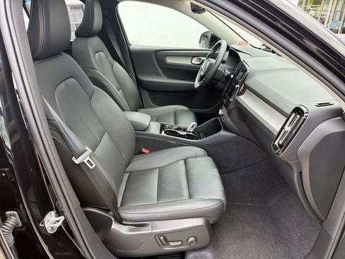 Used 2025 Volvo XC40 B5 Plus AWD/4WD image 26