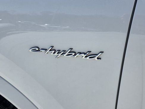 Used 2025 Porsche Cayenne S image 38