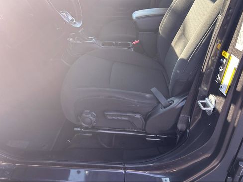 Used 2020 Jeep Wrangler Unlimited Sahara image 18