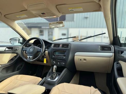 Used 2014 Volkswagen Jetta SE image 16