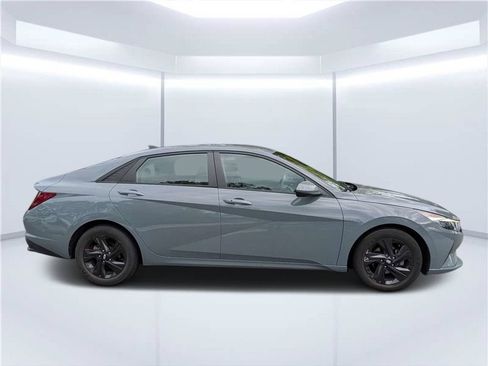 Used 2021 Hyundai Elantra SEL FWD image 2