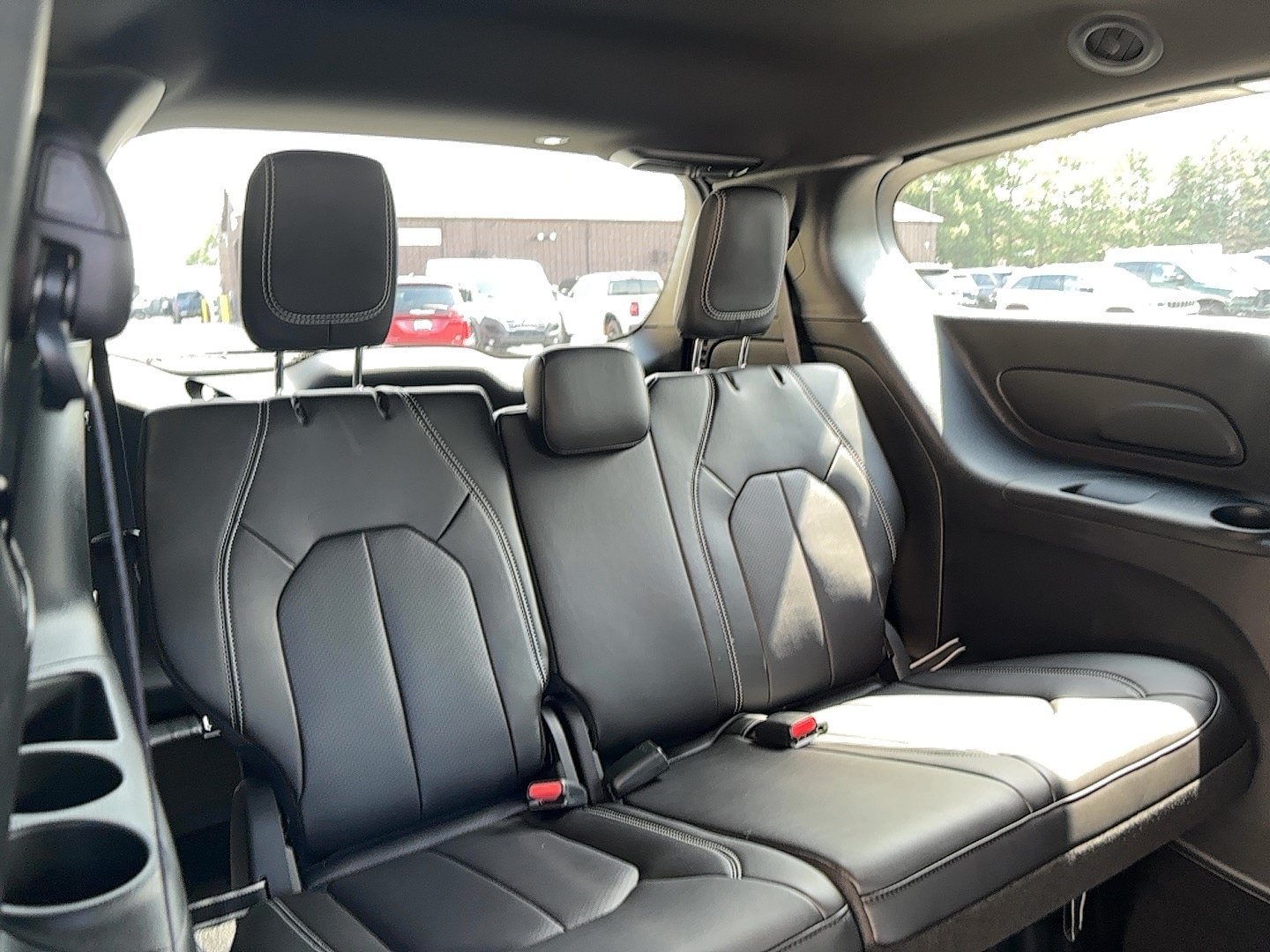 New 2027 Chrysler Pacifica Select AWD/4WD image 11