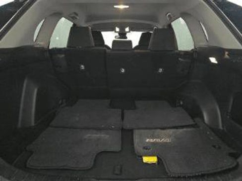 Used 2020 Toyota RAV4 LE image 8