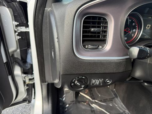 Used 2019 Dodge Charger SXT AWD/4WD image 12