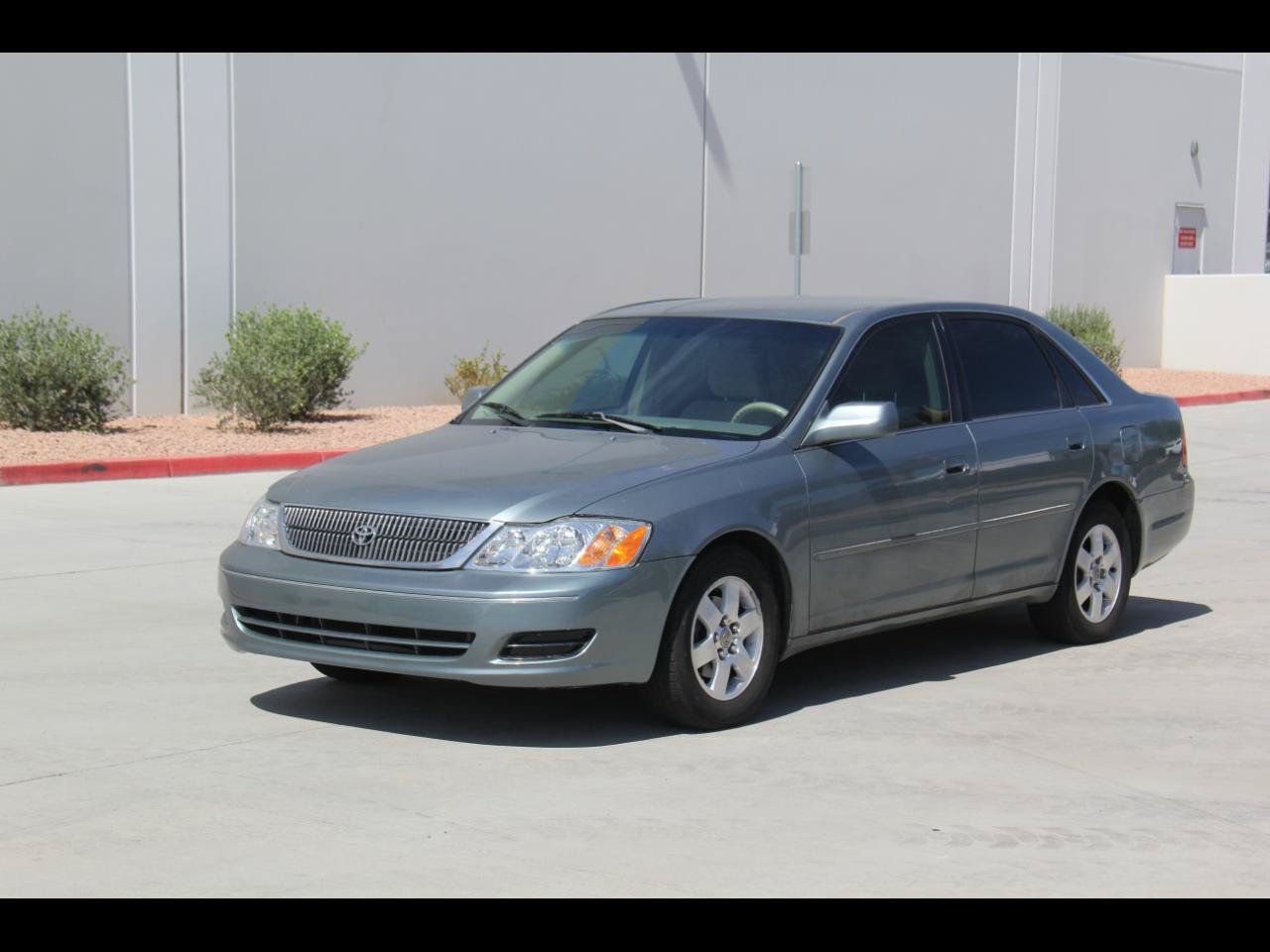 Used 2000 Toyota Avalon XL FWD image 1