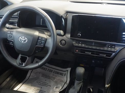 Used 2025 Toyota Camry LE w/ Convenience Package image 25