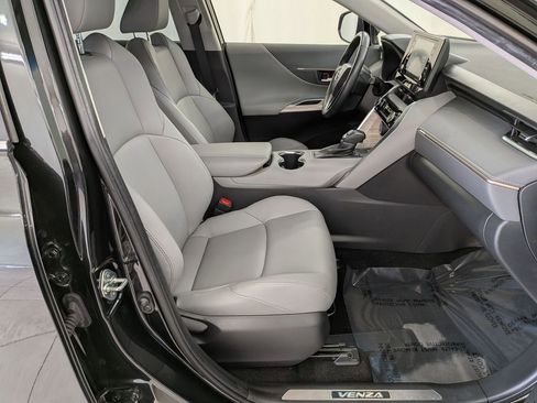 Used 2022 Toyota Venza XLE AWD/4WD image 32