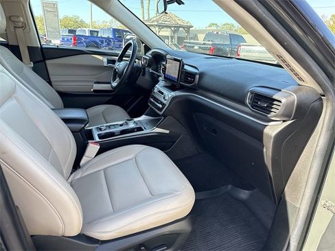 Certified 2021 Ford Explorer XLT w/ Equipment Group 202A image 14