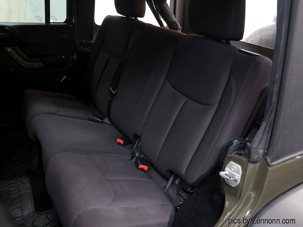 Used 2016 Jeep Wrangler Unlimited Sport w/ Connectivity Group AWD/4WD image 8