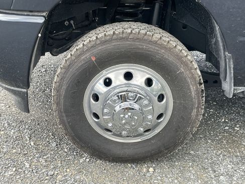 New 2026 RAM 3500 Laramie AWD/4WD image 10