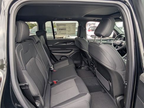 New 2025 Jeep Grand Cherokee Laredo X image 7