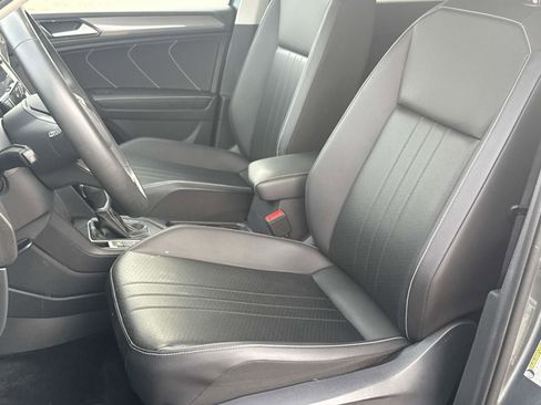 Used 2024 Volkswagen Tiguan SE image 11