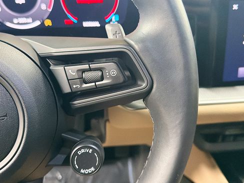 Certified 2025 Porsche Cayenne image 37