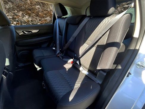 Used 2018 Nissan Rogue SV image 24