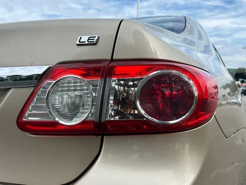 Used 2013 Toyota Corolla LE FWD image 48