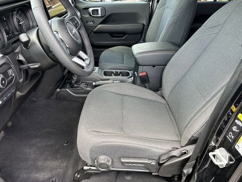 Certified 2025 Jeep Wrangler Unlimited Sahara image 14